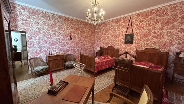 Maison 8 pièces - 553 m²