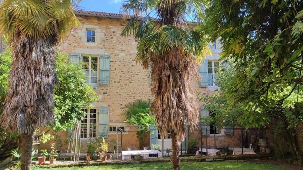 Maison 8 pièces - 553 m²