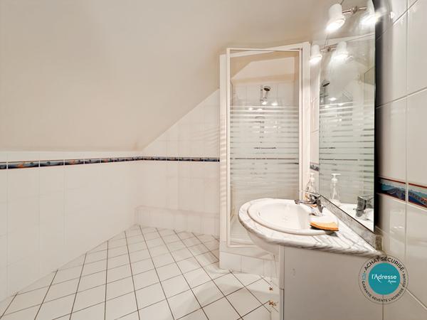 Maison Familiale de plain-pied avec combles aménagés 6 pièces Ormoy