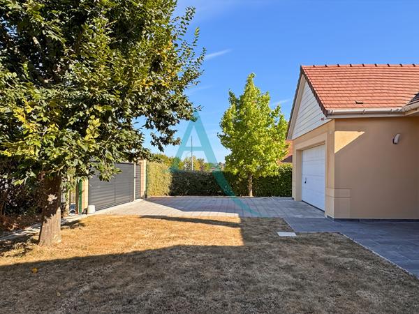 Maison Familiale de plain-pied avec combles aménagés 6 pièces Ormoy