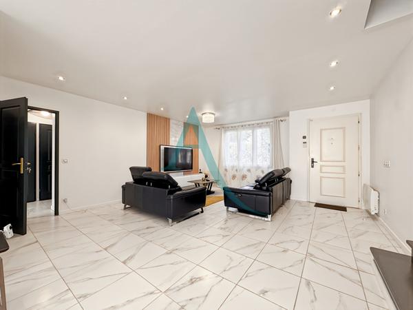 Maison Familiale de plain-pied avec combles aménagés 6 pièces Ormoy