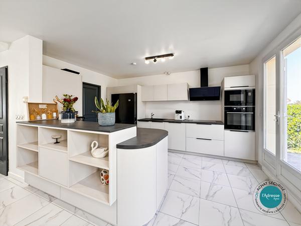 Maison Familiale de plain-pied avec combles aménagés 6 pièces Ormoy