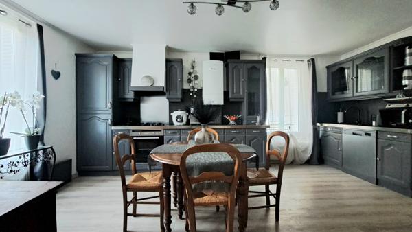 Vente maison 5 pièces 97m² à Belloy-en-France, bien à visiter sans tarder.