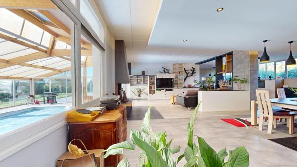 MAISON 5 CHAMBRES + PISCINE COUVERTE + ATELIER PRO + JARDIN