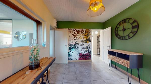 MAISON 5 CHAMBRES + PISCINE COUVERTE + ATELIER PRO + JARDIN