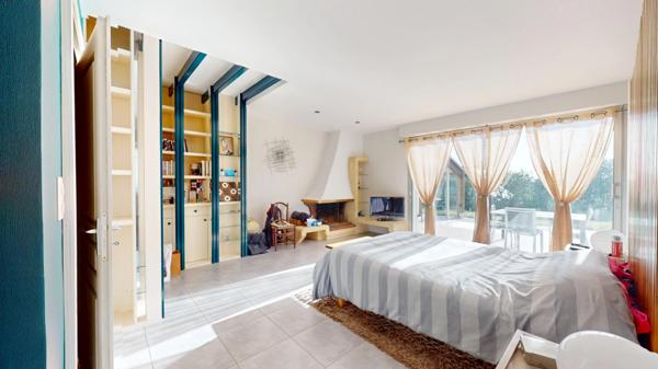 MAISON 5 CHAMBRES + PISCINE COUVERTE + ATELIER PRO + JARDIN