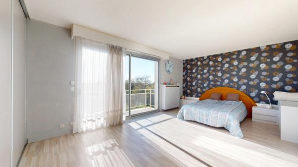 MAISON 5 CHAMBRES + PISCINE COUVERTE + ATELIER PRO + JARDIN