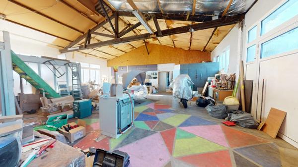 MAISON 5 CHAMBRES + PISCINE COUVERTE + ATELIER PRO + JARDIN