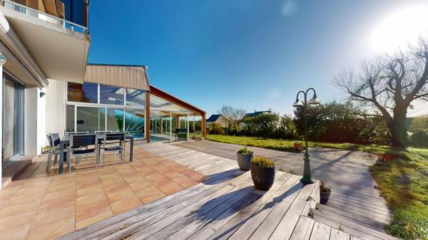 MAISON 5 CHAMBRES + PISCINE COUVERTE + ATELIER PRO + JARDIN