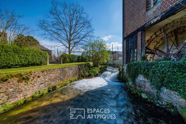 Ancien moulin à eau devenu ensemble immobilier avec jardin et dépendance