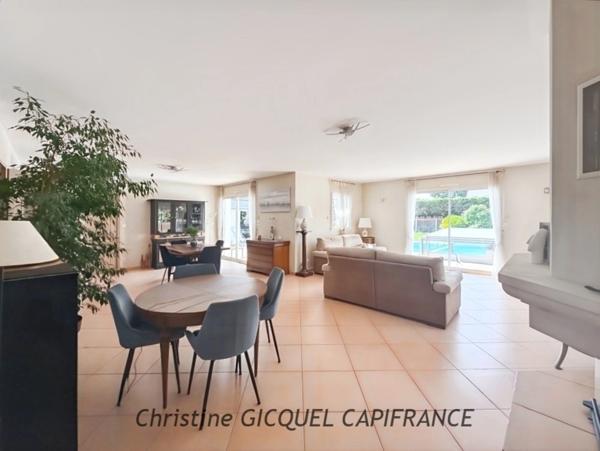 LA BAULE, villa 6 à 7 chambres avec piscine, et grand jardin clos. Belles prestations, tout confort.