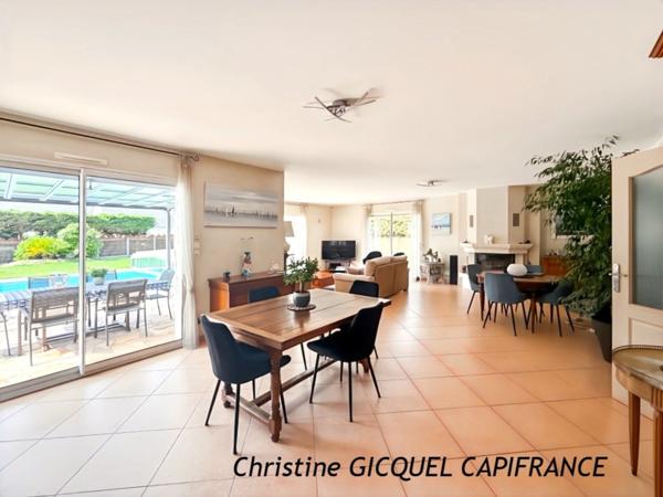 LA BAULE, villa 6 à 7 chambres avec piscine, et grand jardin clos. Belles prestations, tout confort.