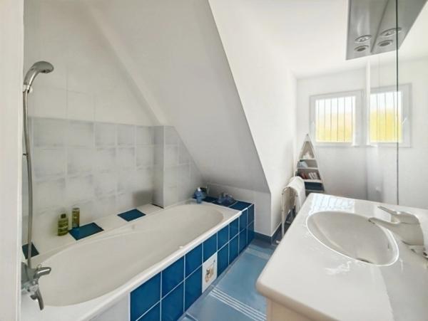 LA BAULE, villa 6 à 7 chambres avec piscine, et grand jardin clos. Belles prestations, tout confort.