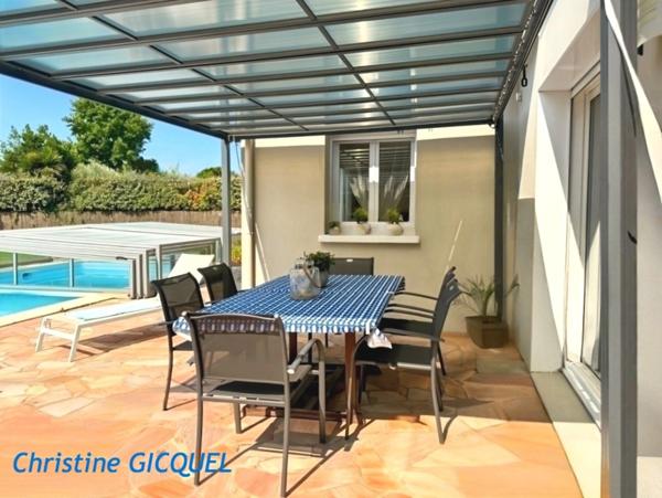 LA BAULE, villa 6 à 7 chambres avec piscine, et grand jardin clos. Belles prestations, tout confort.