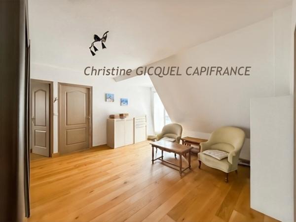 LA BAULE, villa 6 à 7 chambres avec piscine, et grand jardin clos. Belles prestations, tout confort.