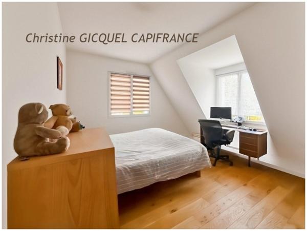 LA BAULE, villa 6 à 7 chambres avec piscine, et grand jardin clos. Belles prestations, tout confort.