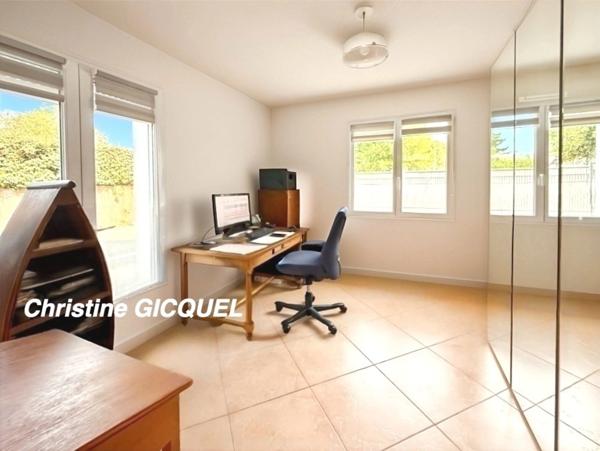 LA BAULE, villa 6 à 7 chambres avec piscine, et grand jardin clos. Belles prestations, tout confort.