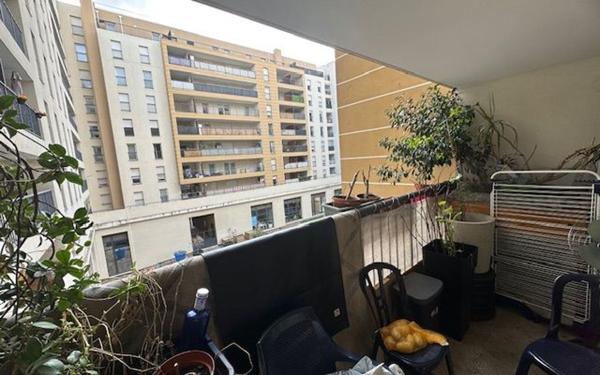Appartement à vendre    2 pièces • 43 m2 Marseille 10