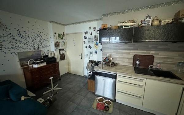 Appartement à vendre    2 pièces • 43 m2 Marseille 10