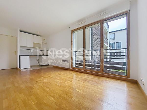ST CYR L'ECOLE centre ville : Studio de 25 m² avec parking en sous sol