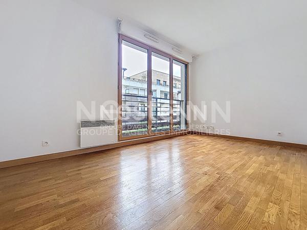 ST CYR L'ECOLE centre ville : Studio de 25 m² avec parking en sous sol
