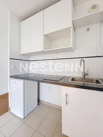 ST CYR L'ECOLE centre ville : Studio de 25 m² avec parking en sous sol