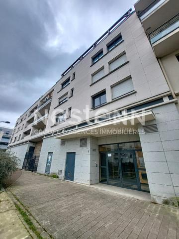 ST CYR L'ECOLE centre ville : Studio de 25 m² avec parking en sous sol