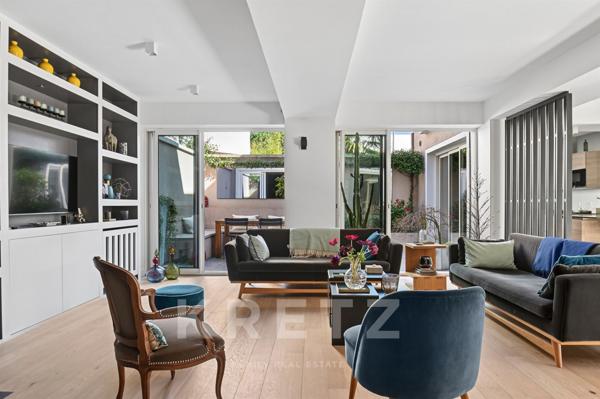 Maison contemporaine avec extérieurs intimistes