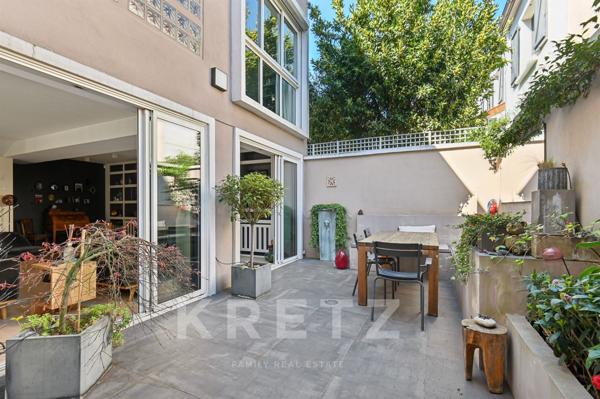 Maison contemporaine avec extérieurs intimistes