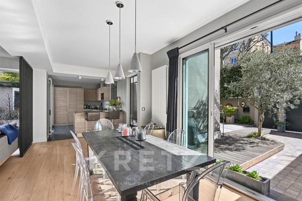 Maison contemporaine avec extérieurs intimistes