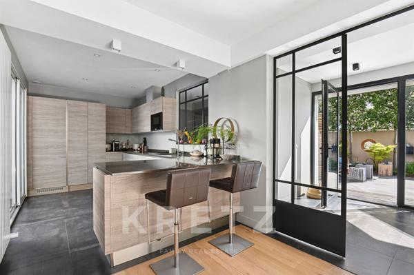 Maison contemporaine avec extérieurs intimistes