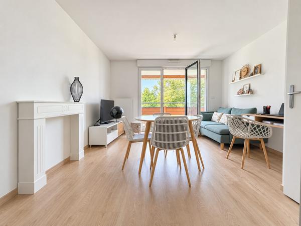 BEAU T2 AVEC TERRASSE DE 15m² ET PLACE DE PARKING PRIVATIVE