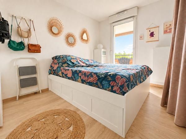 BEAU T2 AVEC TERRASSE DE 15m² ET PLACE DE PARKING PRIVATIVE