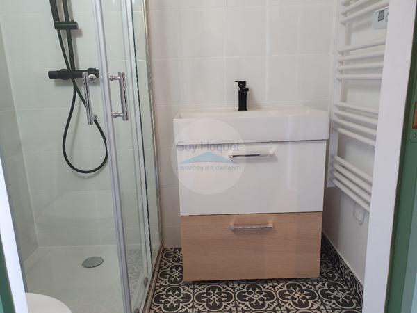 STUDIO meublé, décoré, climatisé rue Garibaldi