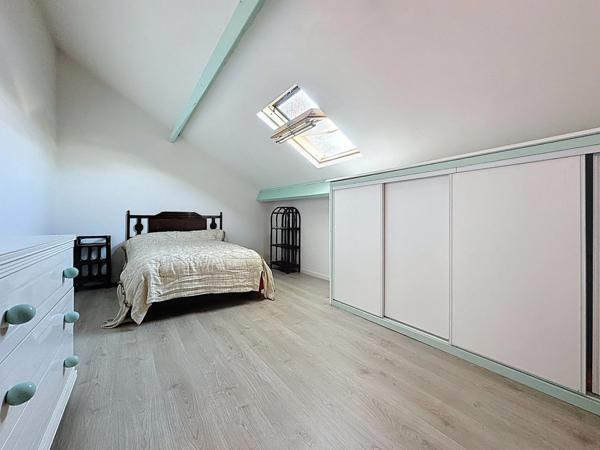 Maison à rénover 105 m2. 4 chambres. Quartier trés calme.
