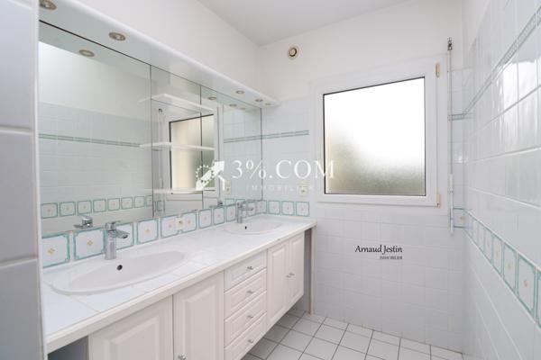 Maison 9 pièce(s) 5 chambre(s) 176 m²