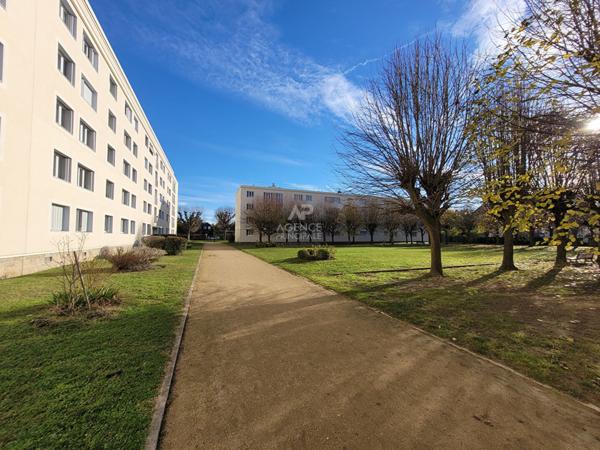Appartement Saint Germain En Laye 4 pièce(s) 64.69 m2 €325 000 ** - Référence 12300
