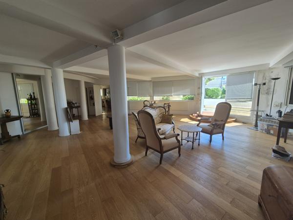 Appartement 3 pièce(s) 2 chambre(s) 136.39 m²