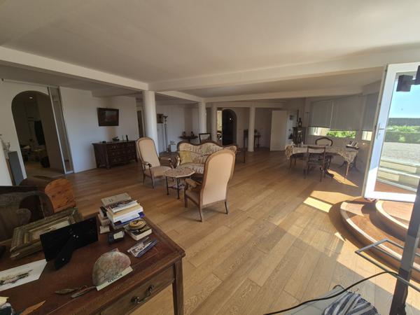 Appartement 3 pièce(s) 2 chambre(s) 136.39 m²