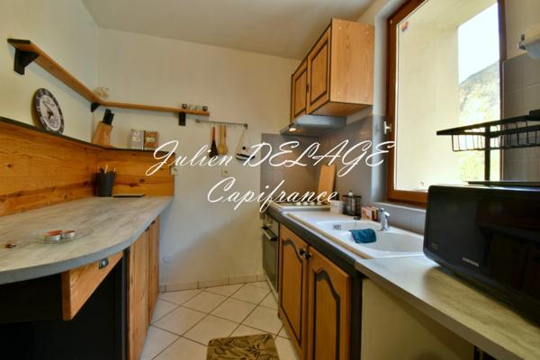 Appartement rénové à vendre 3 pièces SAINT CLEMENT SUR DURANCE (05)