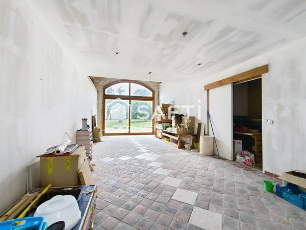 St Loup des Bois, magnifique longère de 198 m² sur 11515 m² de terrain.