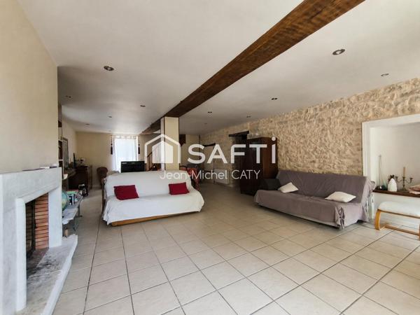 St Loup des Bois, magnifique longère de 198 m² sur 11515 m² de terrain.