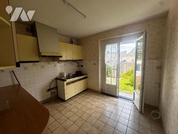 Maison d'habitation de 75m² habitable environ dans le secteur de BELLEVUE comprenant : 
Au rez...