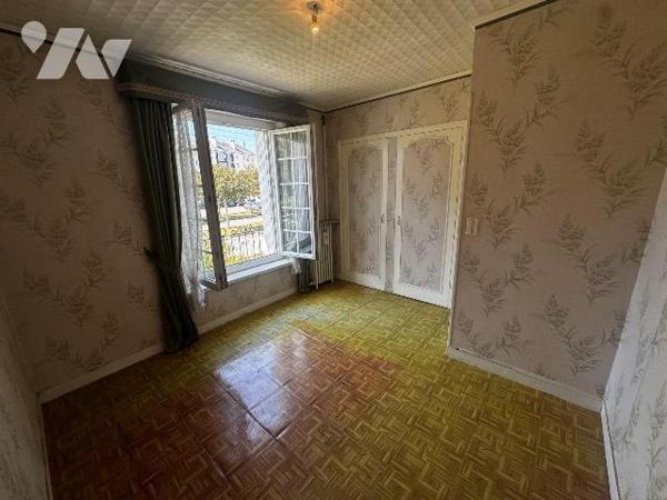 Maison d'habitation de 75m² habitable environ dans le secteur de BELLEVUE comprenant : 
Au rez...