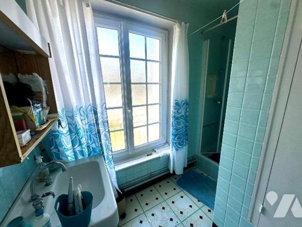 Maison d'habitation de 75m² habitable environ dans le secteur de BELLEVUE comprenant : 
Au rez...