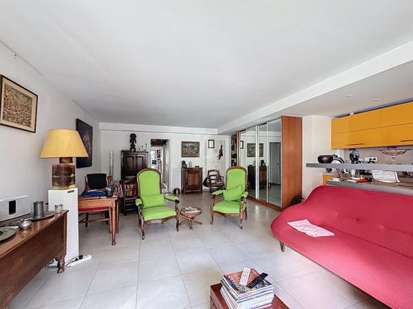 Appartement dexception avec jardin privatif