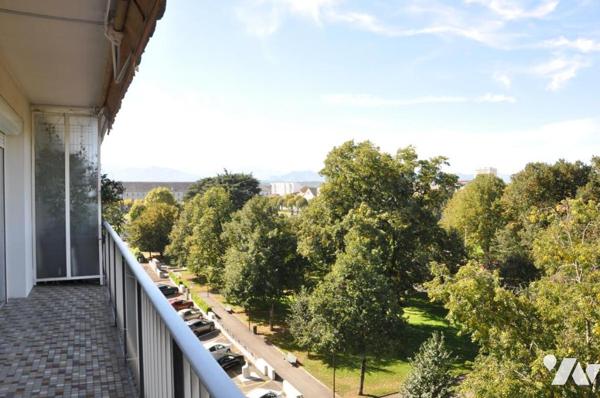 Centre ville (Halles Brauhauban)  appartement T4 avec balcon et cave. 