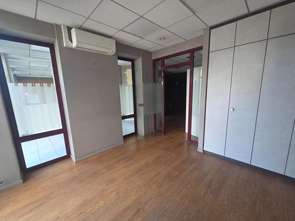 Bureaux 145.89 m2