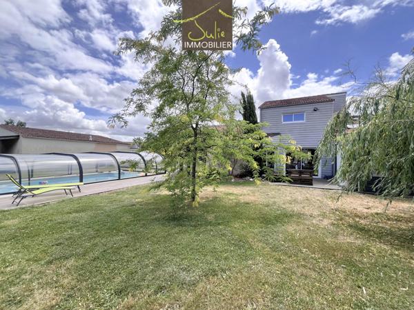 Propriété avec dépendances/piscine dans un parc clos d'env.6170m².