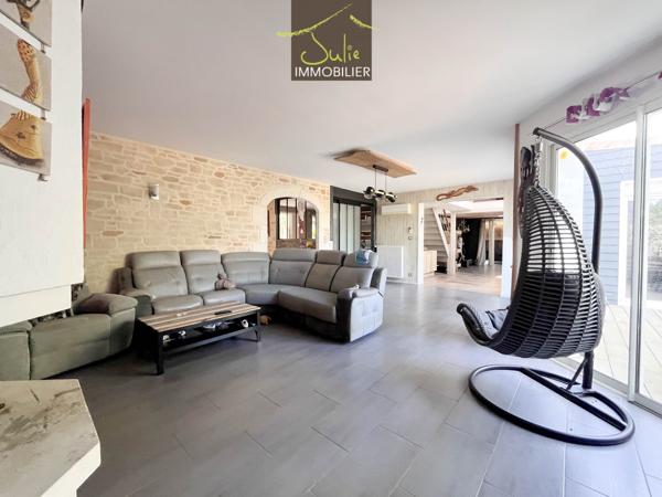 Propriété avec dépendances/piscine dans un parc clos d'env.6170m².